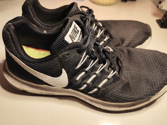 Zapatillas Nike Talla 42 Negras y Blancas