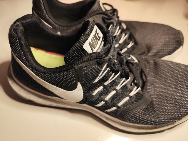 Zapatillas Nike Talla 42 Negras y Blancas