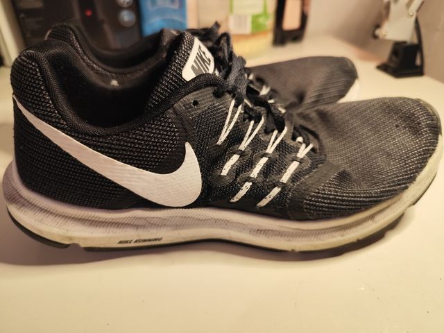 Zapatillas Nike Talla 42 Negras y Blancas