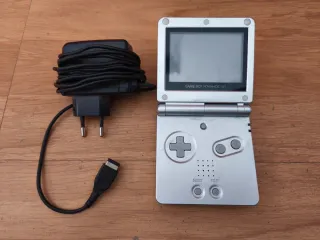Nintendo Game Boy Advance SP Plata