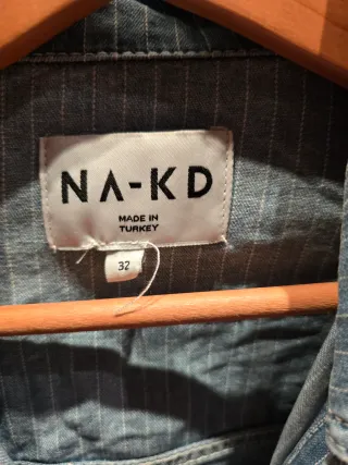 Chaqueta vaquera cropped NA-KD talla 32