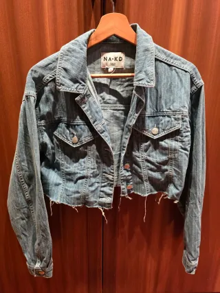 Chaqueta vaquera cropped NA-KD talla 32