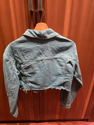 Chaqueta vaquera cropped NA-KD talla 32