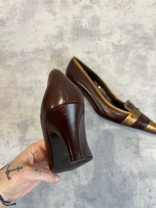 Zapatos de tacón Kitten Heels Marrón y Dorado