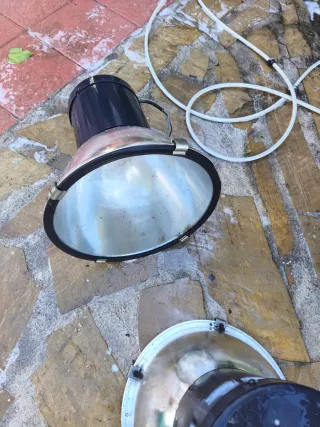 Foco industrial metálico