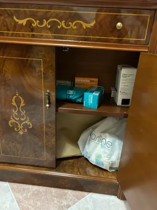 Conjunto espejo y taquillón madera