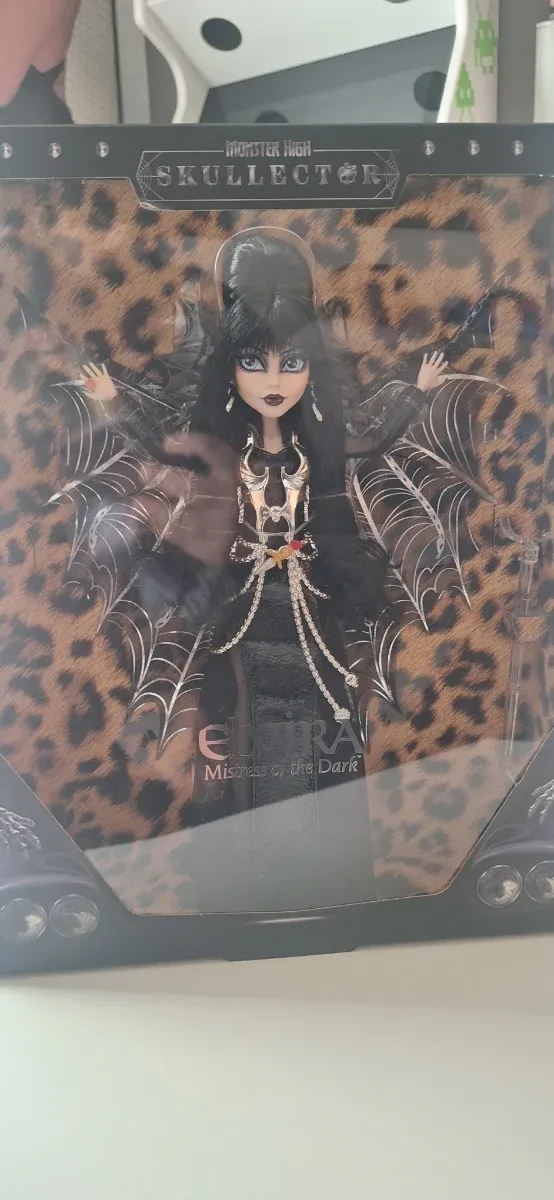 Monster High Skullector Elvira