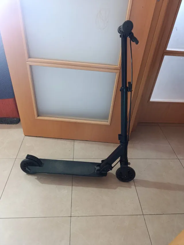 Patinete y Casco Oxelo Negro