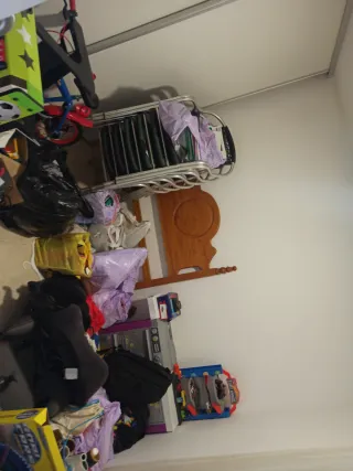 Habitación con baño y armario