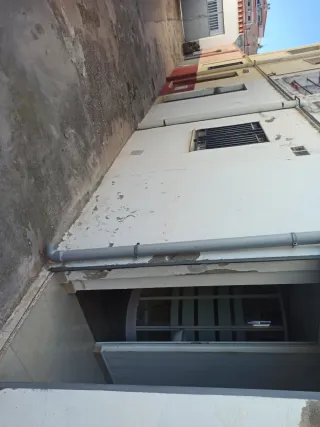 Habitación con baño y armario