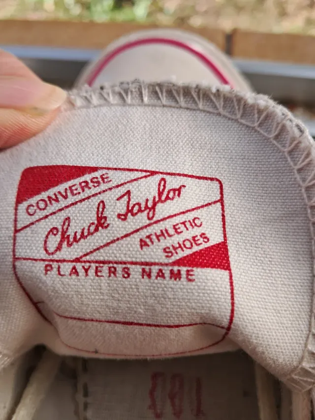 Zapatillas Converse Talla 36.5 es de cuerina beige