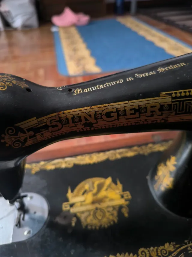 Máquina de coser SINGER antigua