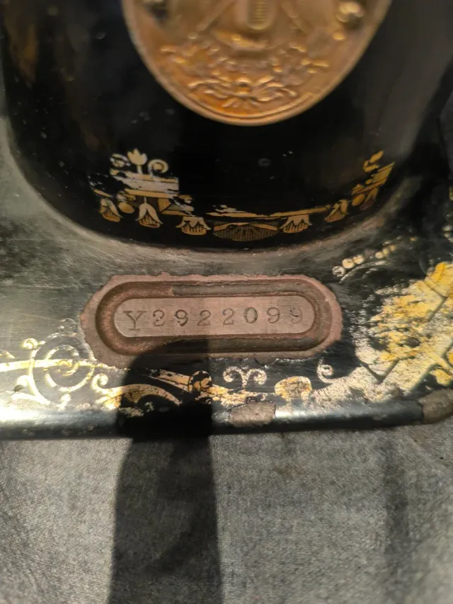 Máquina de coser SINGER antigua