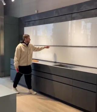 Gabinetes de cocina modernos con luces