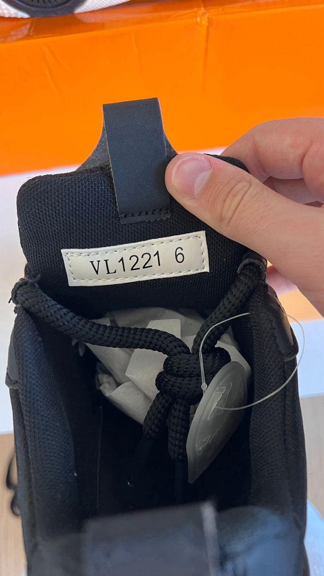 Zapatos Louis Vuitton Negros y Blancos