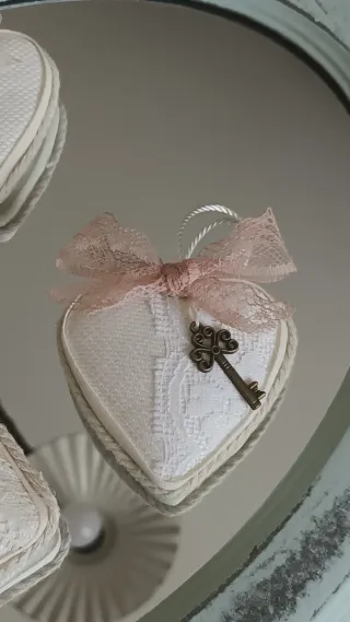 Cuore shabby chic con chiave