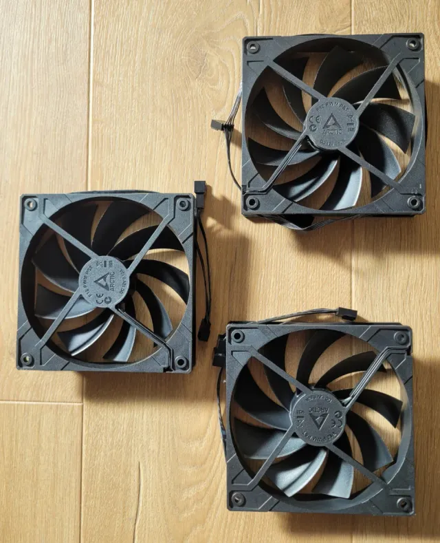 Lote 3 ventiladores Arctic PWM PST