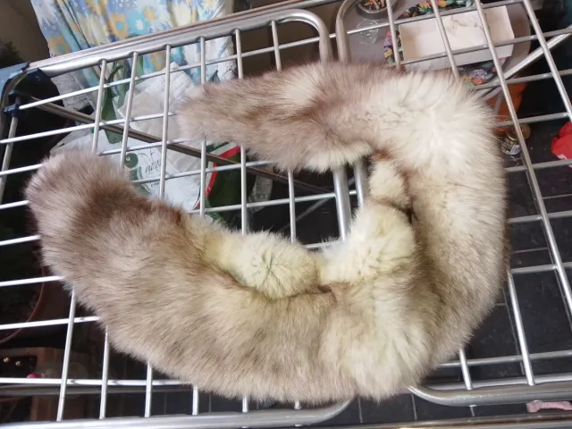 Collo di pelliccia beige e marrone