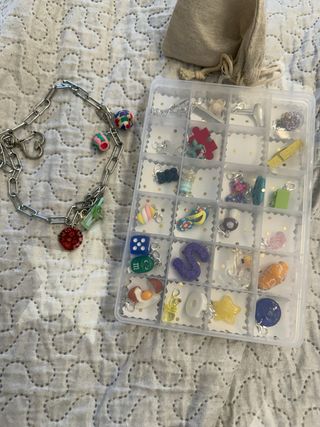 Collar con abalorios y charms