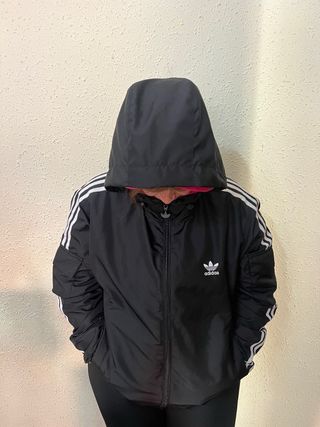 Chaqueta Adidas Negra con Capucha