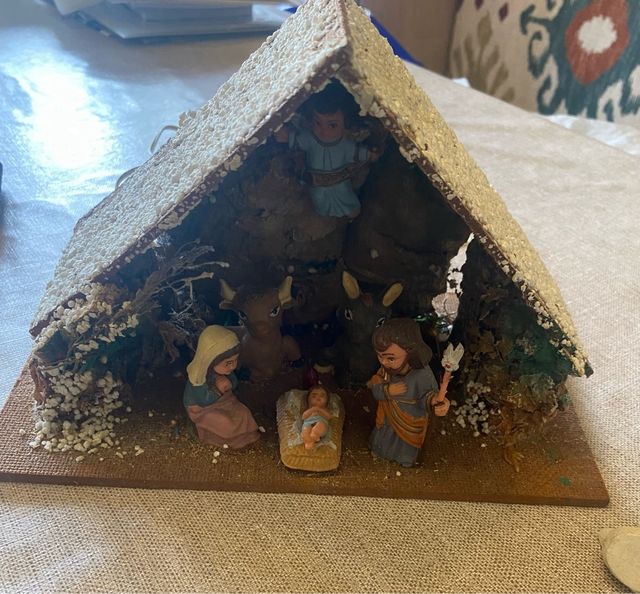 Portal de Belén con figuras