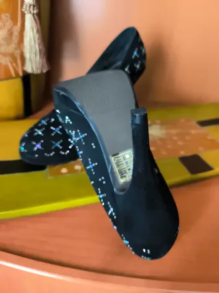Zapatos de tacón negros con brillos talla 38