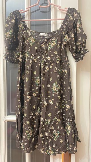Vestido floral marrón Stradivarius Talla XS