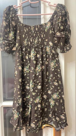Vestido floral marrón Stradivarius Talla XS