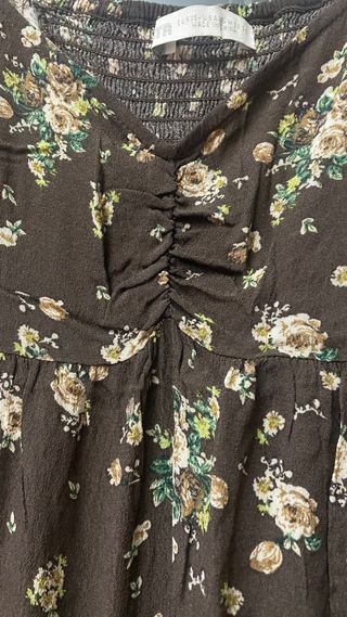 Vestido floral marrón Stradivarius Talla XS