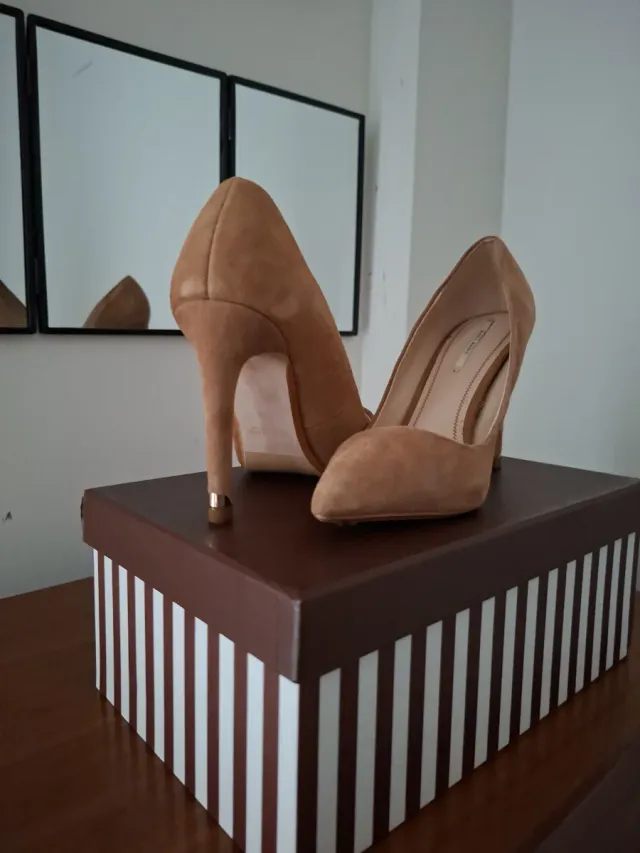 Tacones Zara Salón Beige/Marrón