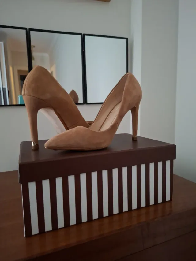 Tacones Zara Salón Beige/Marrón