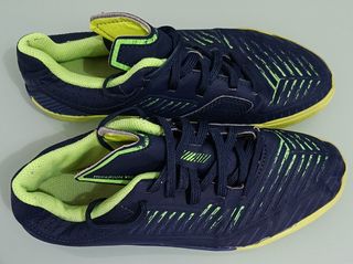 BOTAS DE FÚTBOL DECATHLON IMVISO 35 EN BUEN ESTADO