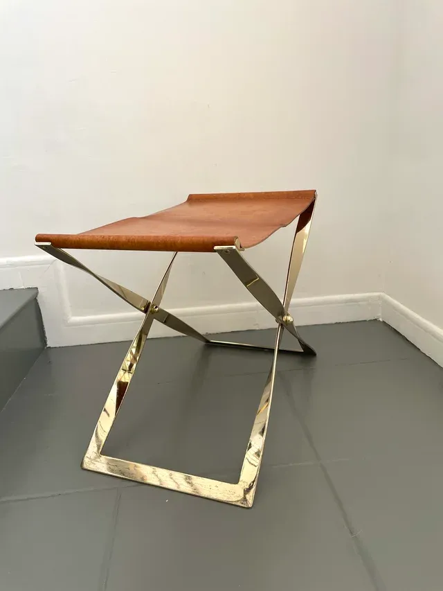 Sgabello pieghevole in pelle e metallo Kaljerone