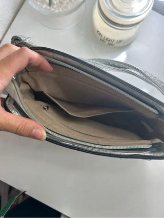 Bolso plateado efecto piel