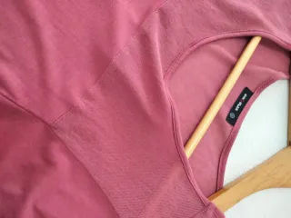 Camiseta rosa marca Singular