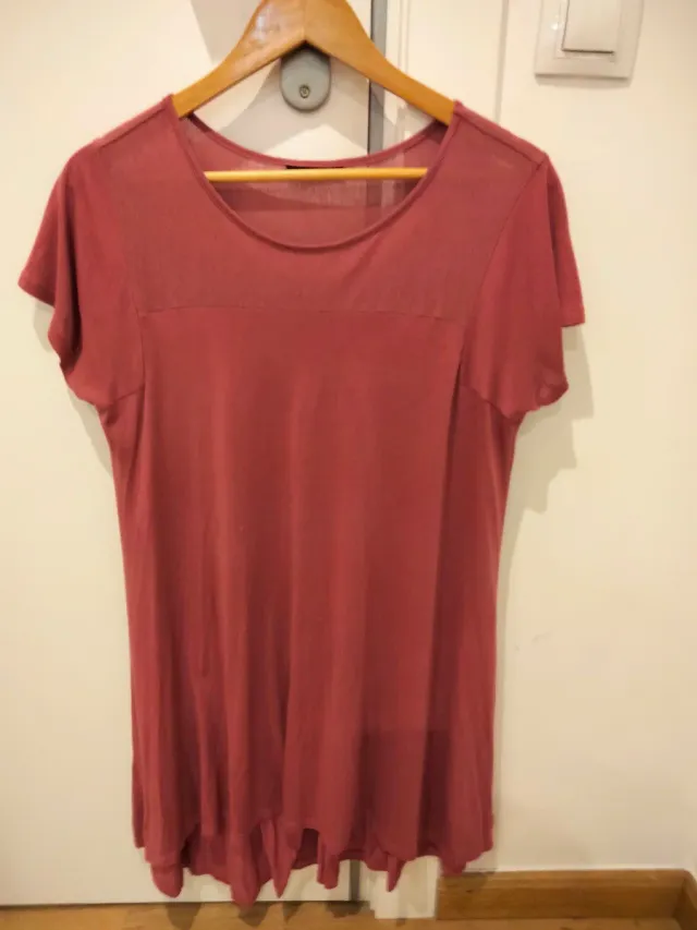 Camiseta rosa marca Singular