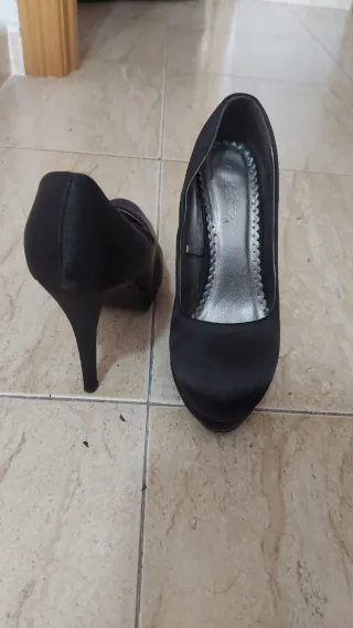 Zapatos de tacón negros
