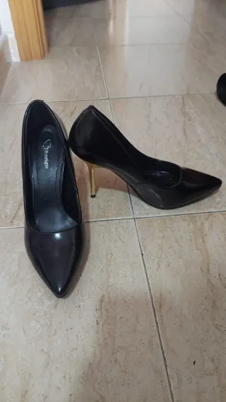 Zapatos de tacón negros