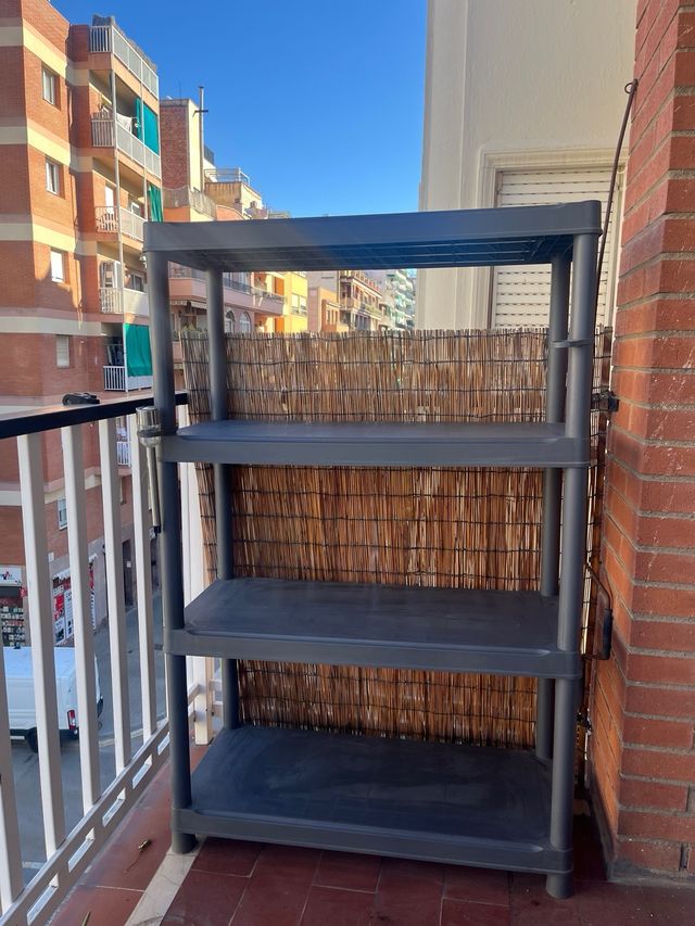 Estantería de plástico gris
