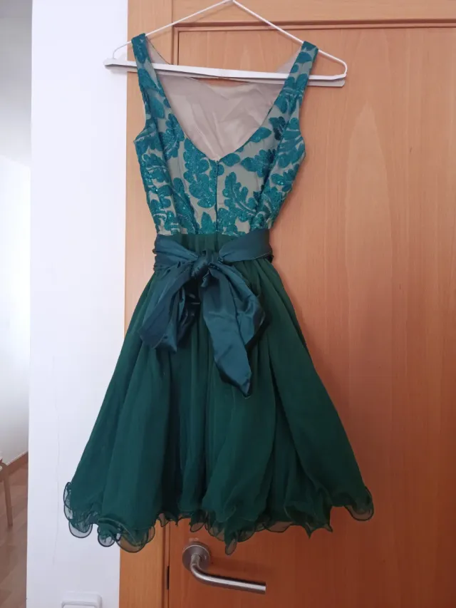 Vestido verde de tul con lazo