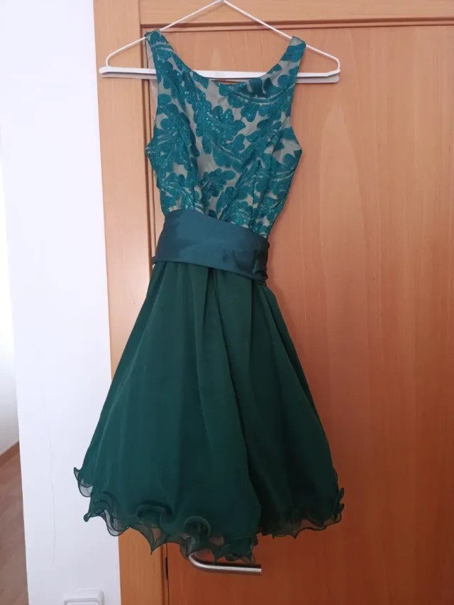 Vestido verde de tul con lazo