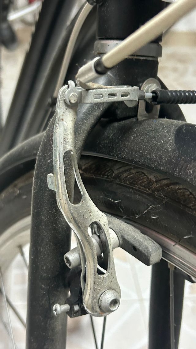 Bicicleta de ciudad negra sin haberse usado nada