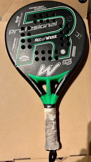 Pala Pádel Royal Carbón  WHIP790 y paletero.