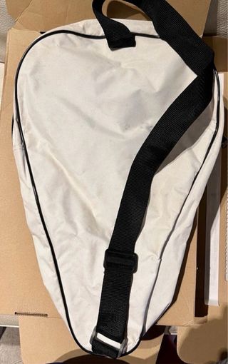 Pala Pádel Royal Carbón  WHIP790 y paletero.