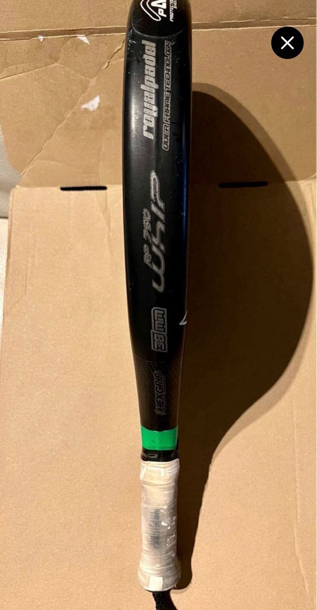 Pala Pádel Royal Carbón  WHIP790 y paletero.