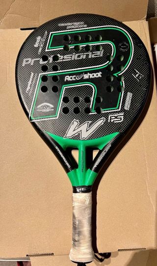 Pala Pádel Royal Carbón  WHIP790 y paletero.