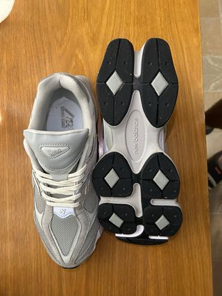 New Balance 9060 Gris/Blanco