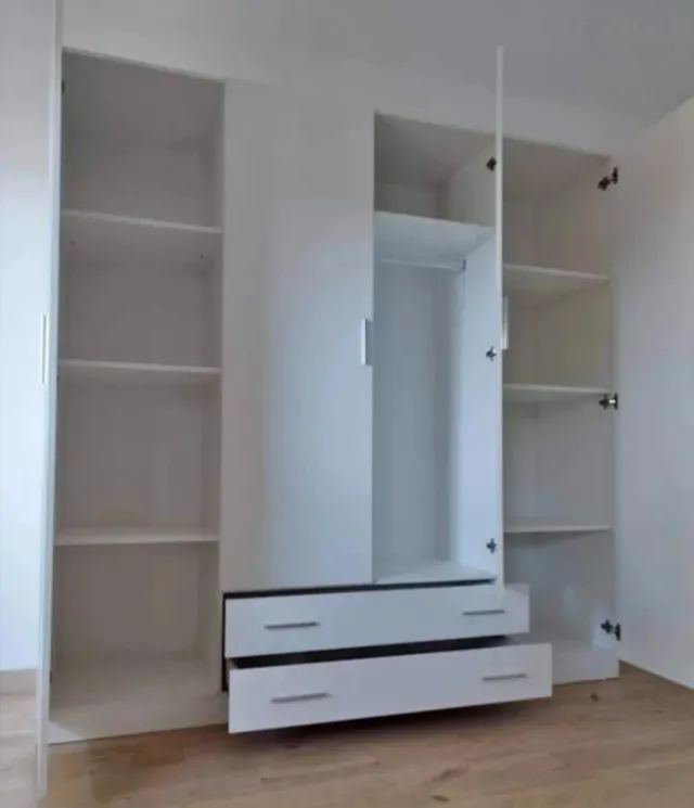 Armario blanco de madera