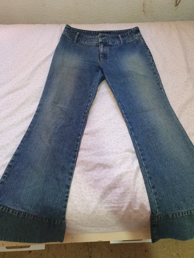 Pantalón vaquero campana azul