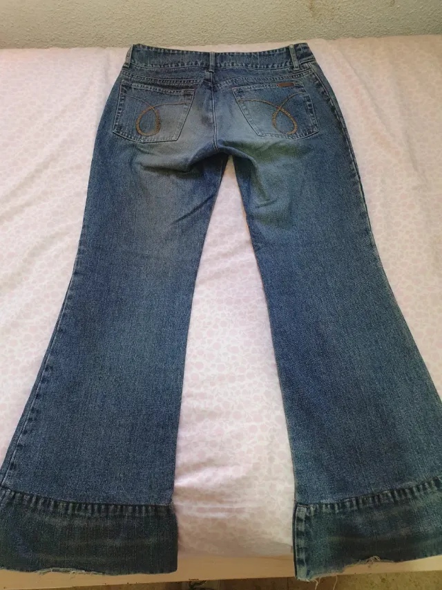 Pantalón vaquero campana azul